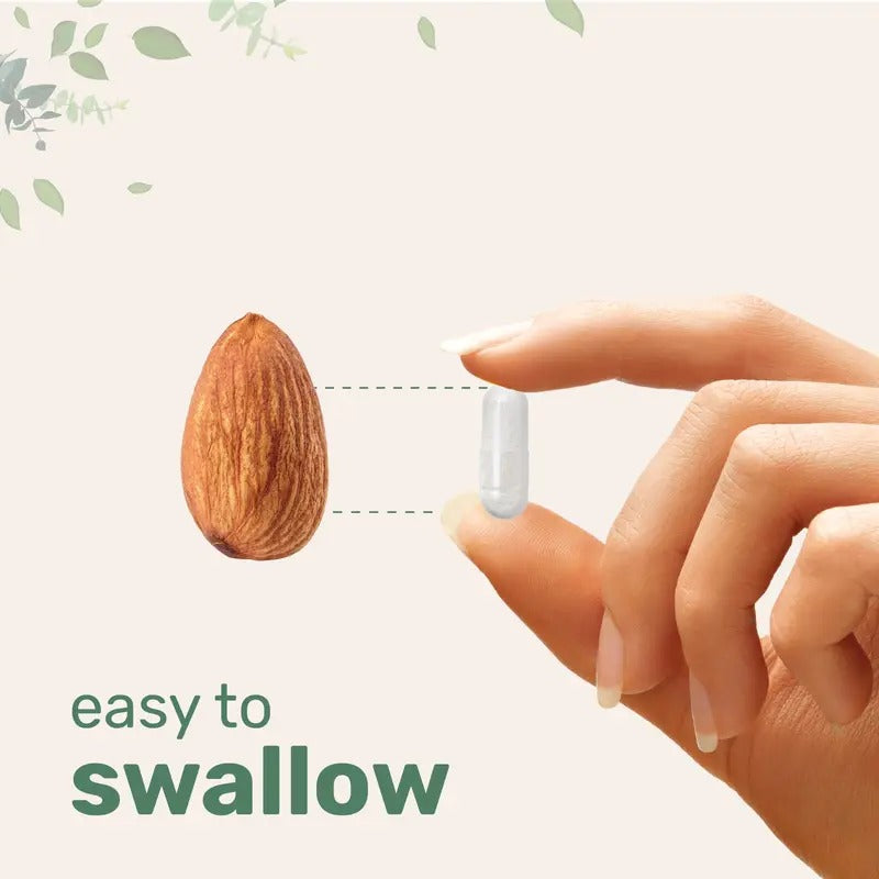 Mano sosteniendo una cápsula pequeña junto a una almendra - fácil de tragar
